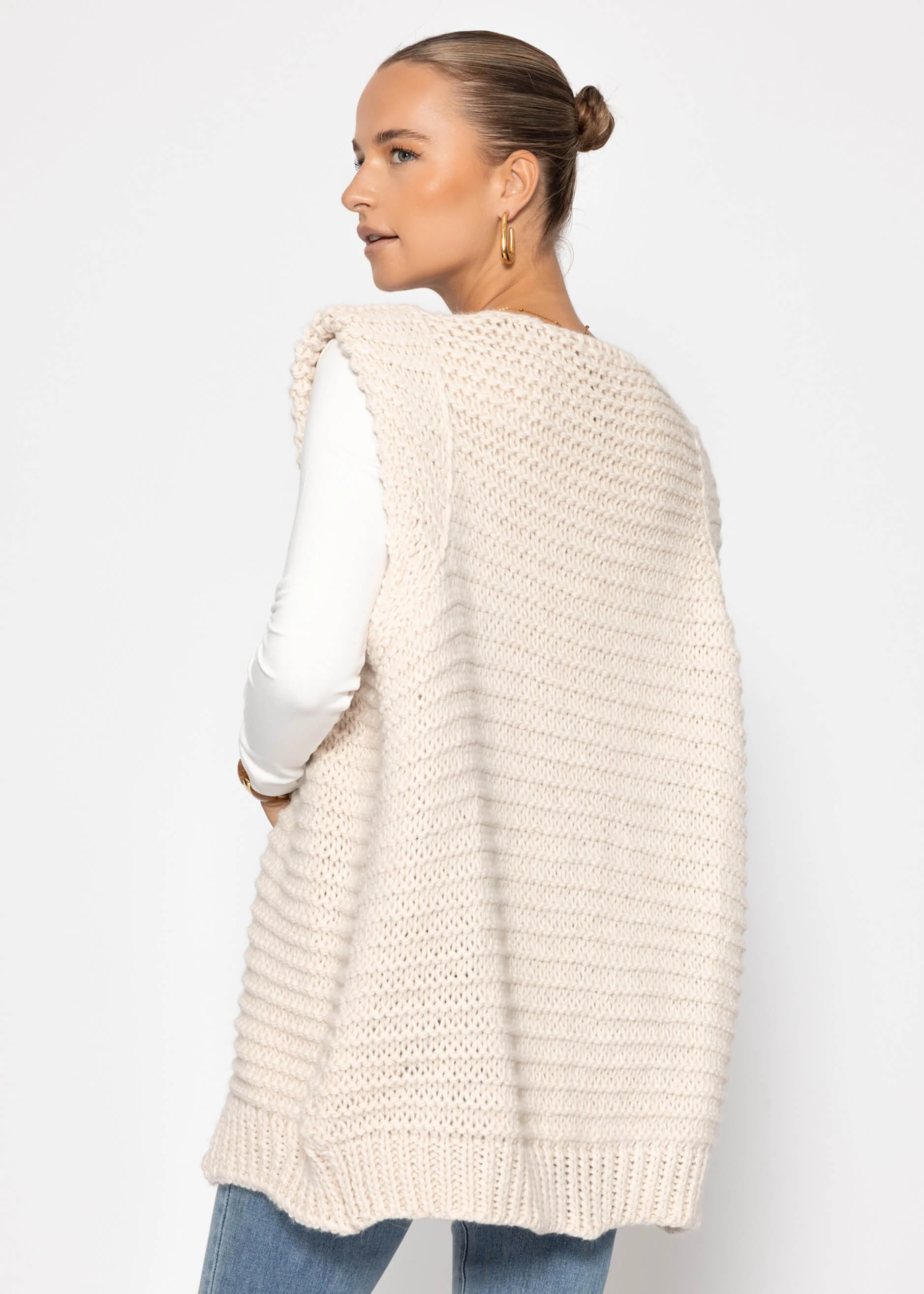 Long sleeveless knitted vest with structured shoulders - off-white - Image 4