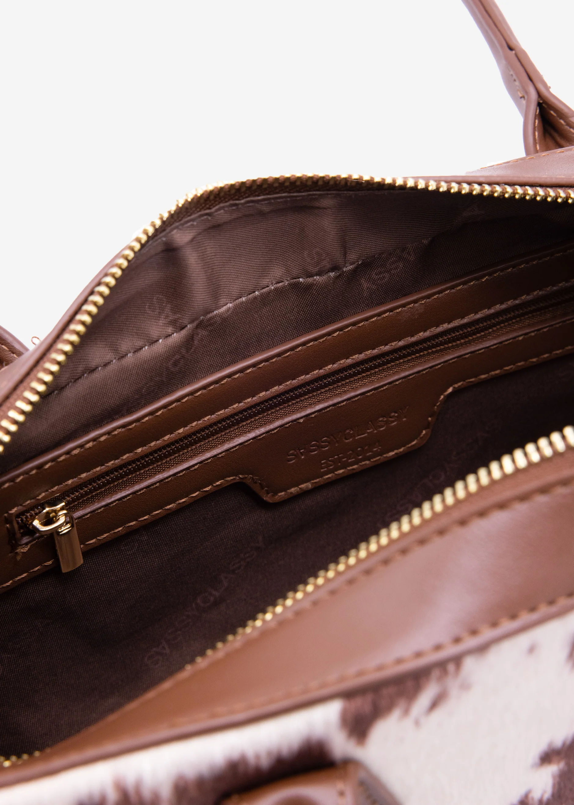 Shoulder bag made of synthetic leather with cow print - brown - Image 6